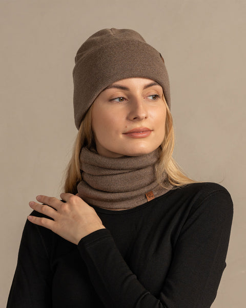 Women's Knitted Beanie & Gaiter 2-Piece Set brown