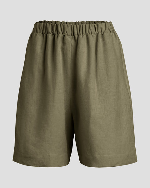 Linen long shorts with a wide elastic waistband.