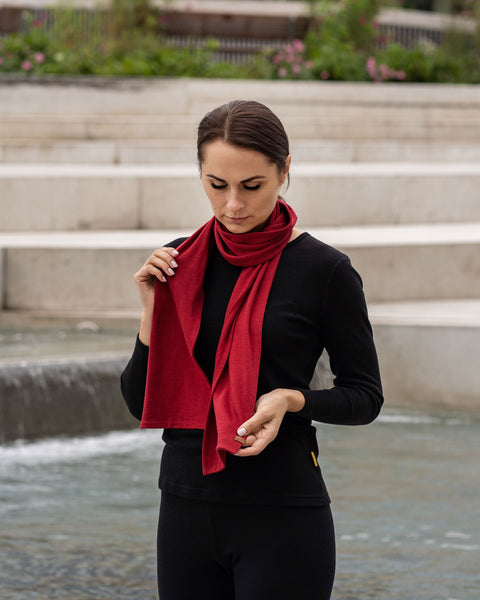 Women&#39;s Merino Scarf Royal Cherry